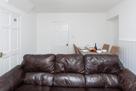 Laburnum Road 04629.jpg