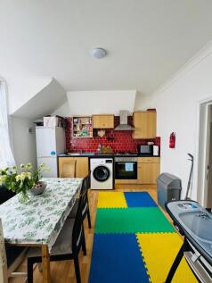 Kitchen / Lounge