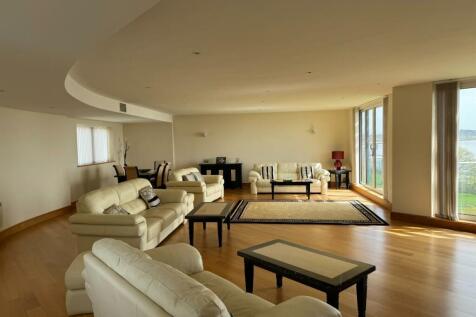 Lounge/Dining