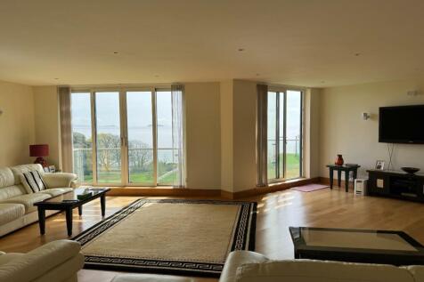 Lounge/Dining