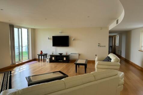 Lounge/Dining