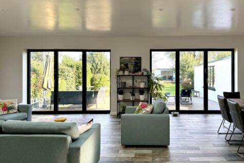 Open Plan Living/Dining