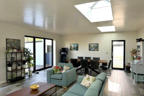 Open Plan Living/Dining