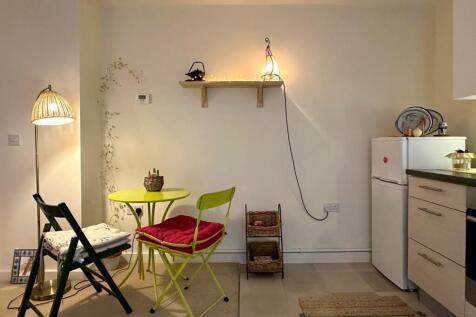 Lounge/Dining/Kitchen