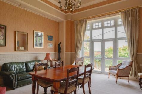 Dining Room/Bedroom 3