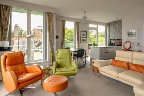 Open Plan Lounge/Dining/Kitchen
