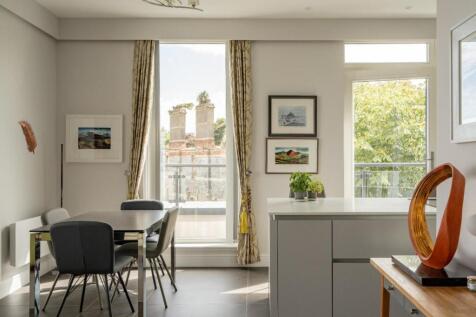 Open Plan Lounge/Dining/Kitchen