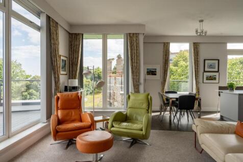 Open Plan Lounge/Dining/Kitchen