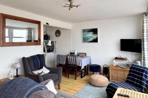Lounge/Dining