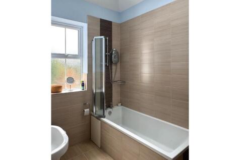 En-Suite Bathroom