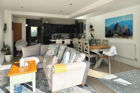 Open Plan Lounge/Dining/Kitchen