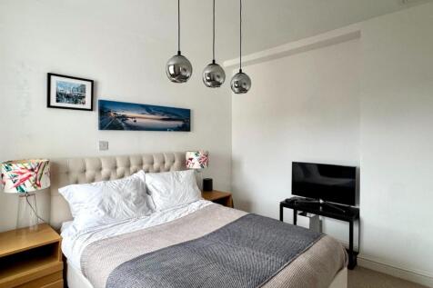 Sitting Room/Bedroom 3