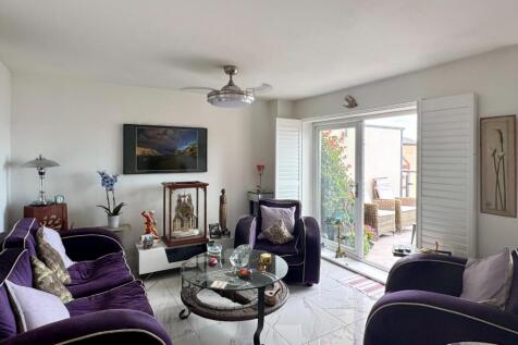 Open Plan Living/Dining/Kitchen