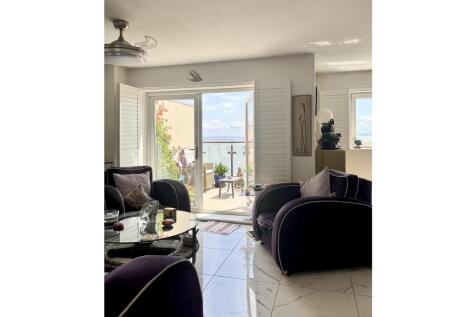 Open Plan Living/Dining/Kitchen