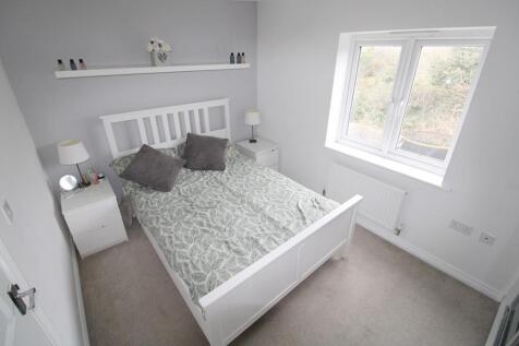 Bedroom 1.jpg