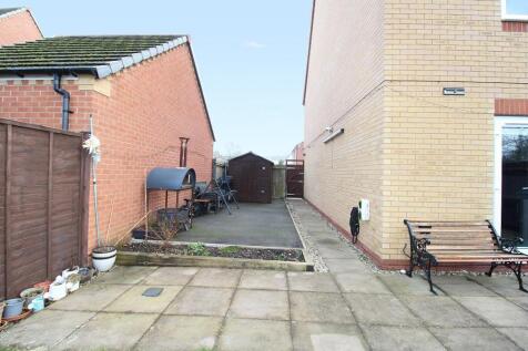 Rear garden 2.jpg