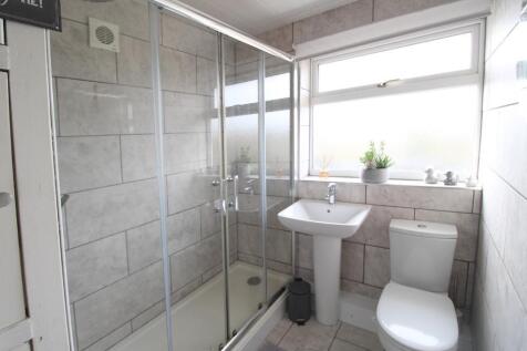 upstairs shower room.jpg