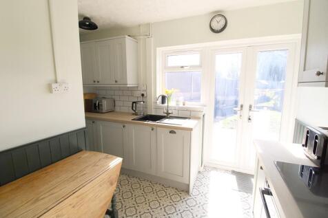 Kitchen 2.jpg