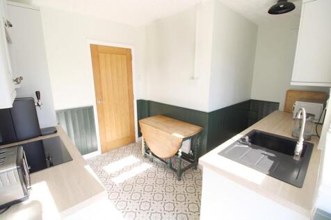 Kitchen dining area.jpg