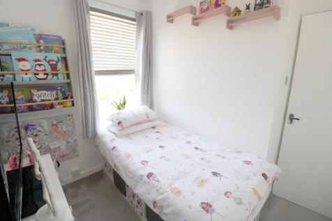 Bed 2.jpg