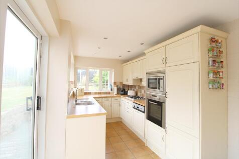 Kitchen 2.jpg