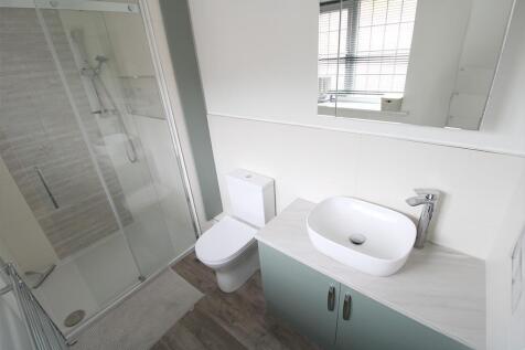 SHOWER ROOM.jpg