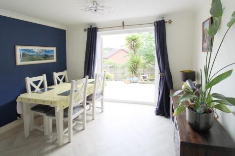 DINING ROOM.jpg