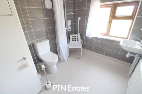 SHOWER ROOM.jpg