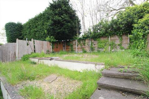 REAR GARDEN.jpg