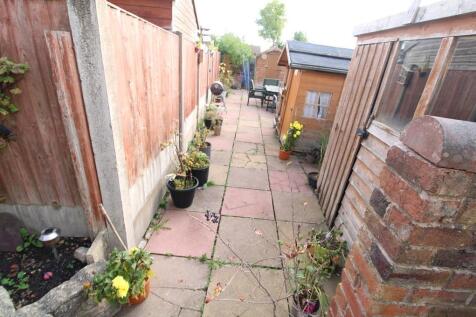 REAR GARDEN 2.jpg