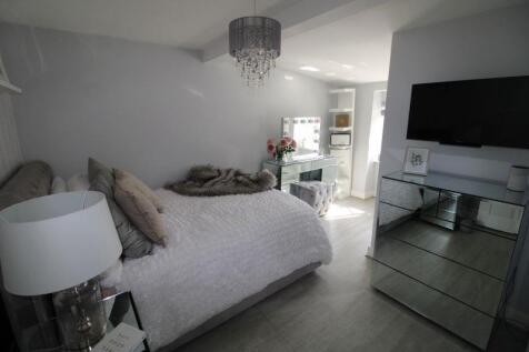 Bedroom .JPG