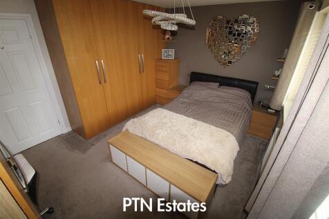 bedroom 1 .jpg