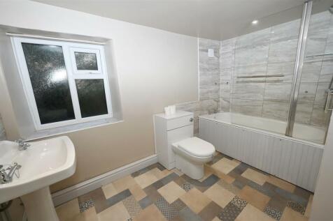 BATH/SHOWER ROOM
