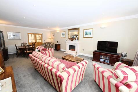 Huge SITTING ROOM