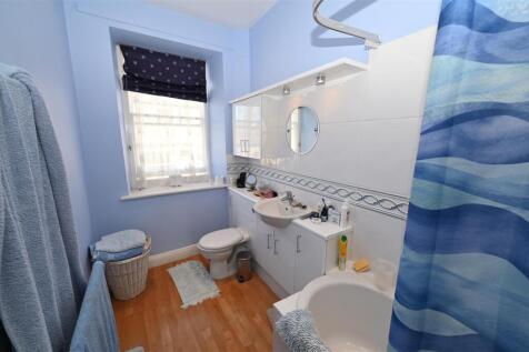 BATH/SHOWER ROOM