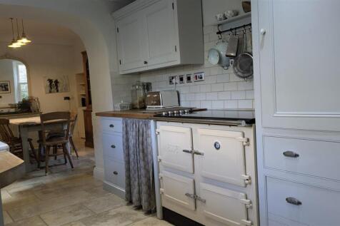 KITCHEN &amp; DINING AREA