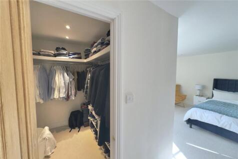Walk In Wardrobe B1