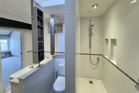 En-Suite To Main Bed