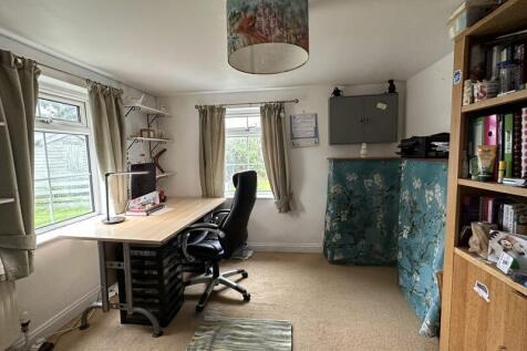 Ground floor study or fifth bedroom