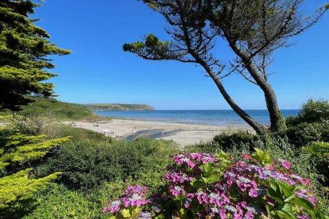 Nearby Roseland Peninsula, Pendower B...