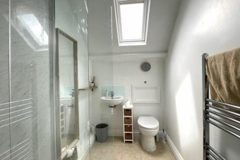 Shower Room (2nd Floor)