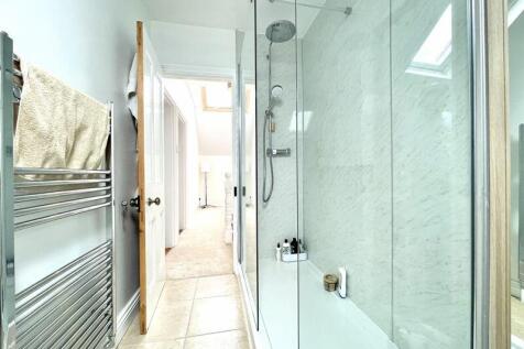 Shower Room (2nd Floor)