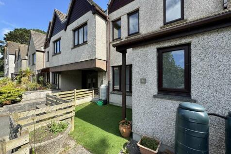 Front entrance / garden space