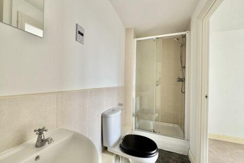 En-Suite / &#39;Jack and Jill&#39; Sh...