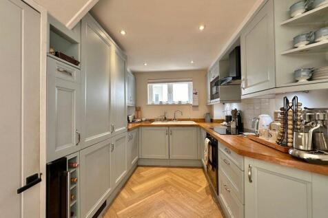 Fitted kitchen