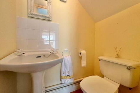 Downstairs Cloakroom WC