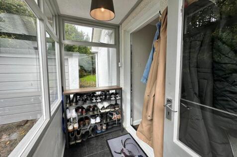 Entrance Side Porch