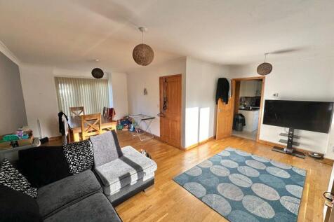 Open plan living/dining room
