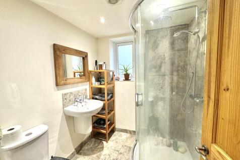 Family Shower Room