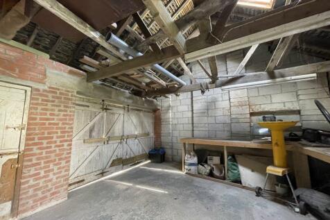 Garage / Workshop